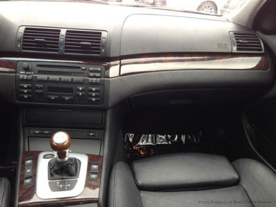 2004 BMW 325  i