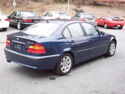 2004 BMW 325  xi