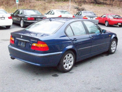 2004 BMW 325  xi