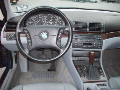 2004 BMW 325  xi