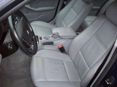 2004 BMW 325  xi