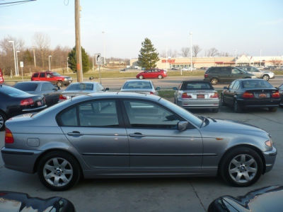 2005 BMW 325  xi