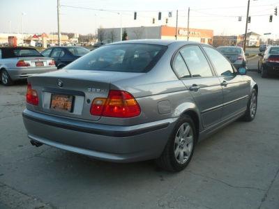2005 BMW 325  xi