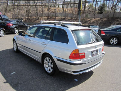 2002 BMW 325  xiT