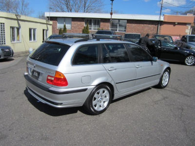 2002 BMW 325  xiT