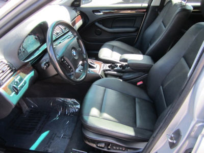 2002 BMW 325  xiT
