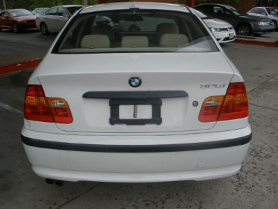 2004 BMW 325  i