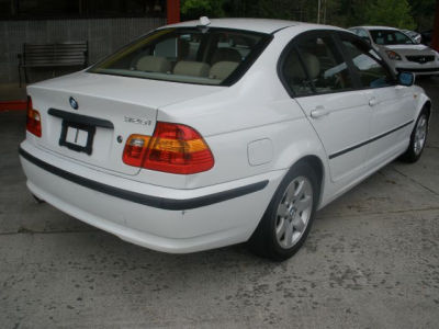 2004 BMW 325  i