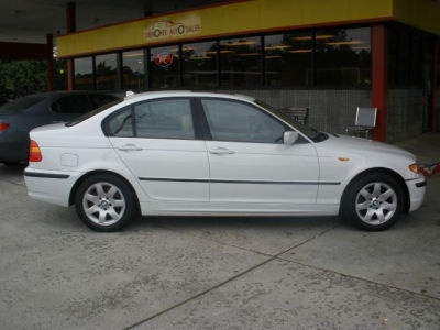 2004 BMW 325  i