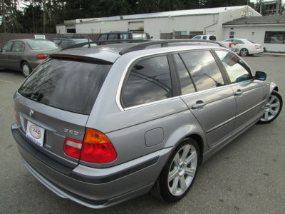 2004 BMW 325  iT