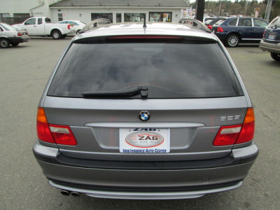 2004 BMW 325  iT