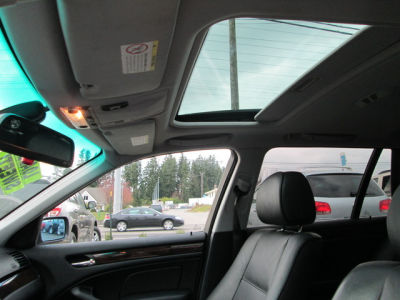 2004 BMW 325  iT