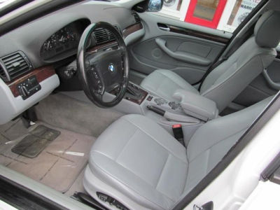 2004 BMW 325 i