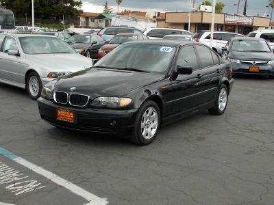 2002 BMW 325  i