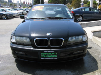 2001 BMW 325  i