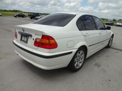 2004 BMW 325  i