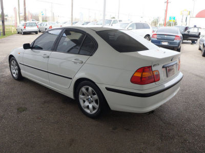 2003 BMW 325  i