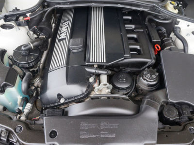 2003 BMW 325  i