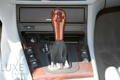 2001 BMW 325  i