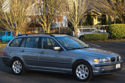 2004 BMW 325  xiT