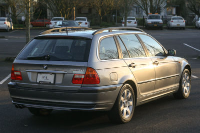 2004 BMW 325  xiT