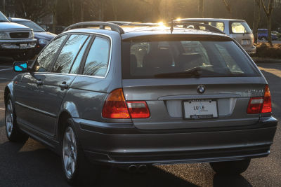 2004 BMW 325  xiT