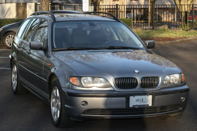 2004 BMW 325  xiT