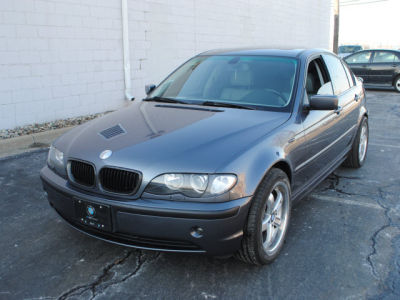 2003 BMW 325  i