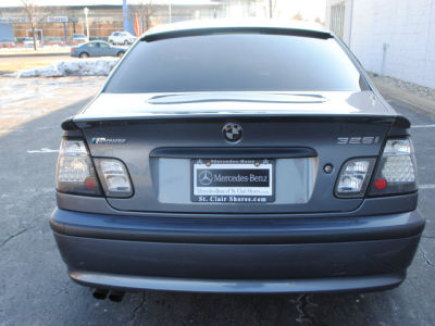 2003 BMW 325  i