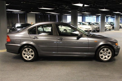 2003 BMW 325  xi