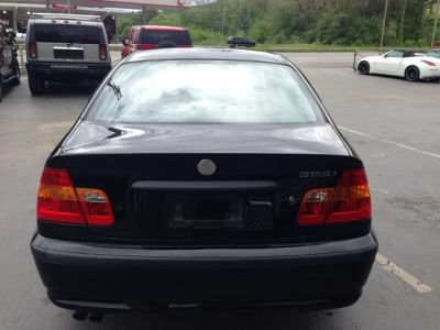 2004 BMW 325  i