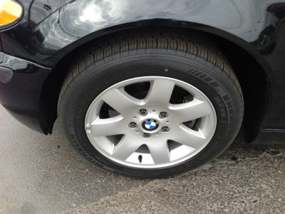 2004 BMW 325  i