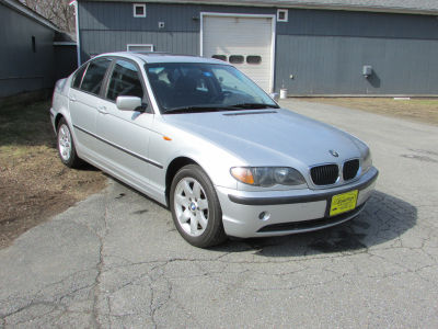 2004 BMW 325  xi