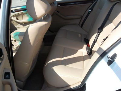 2005 BMW 325 i