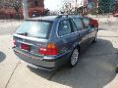 2001 BMW 325  i