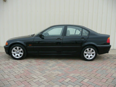 2001 BMW 325  i