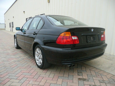 2001 BMW 325  i