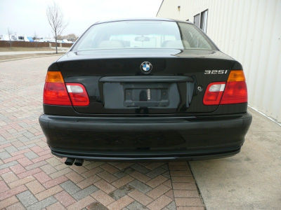2001 BMW 325  i