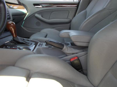 2001 BMW 325 i