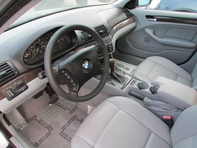 2002 BMW 325  i