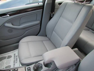 2002 BMW 325  i