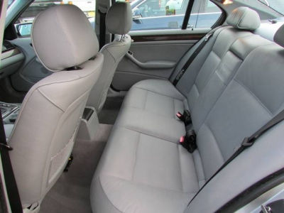 2002 BMW 325  i