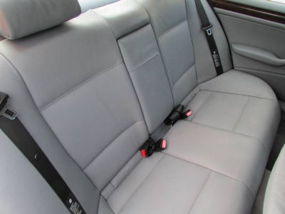 2002 BMW 325  i