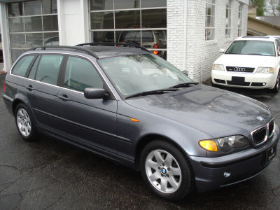 2003 BMW 325  xiT