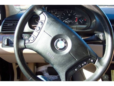 2002 BMW 325  i