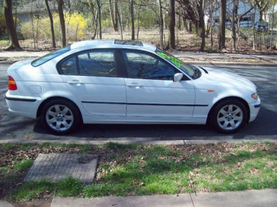2002 BMW 325  xi
