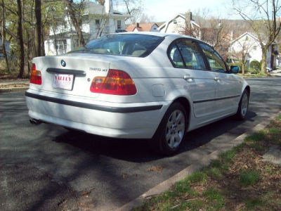 2002 BMW 325  xi