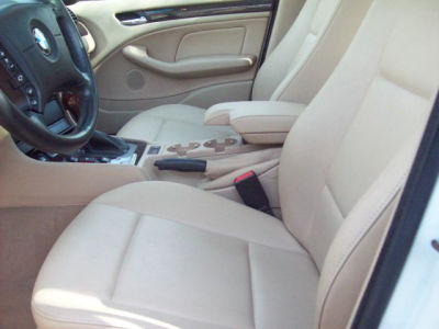 2002 BMW 325  xi