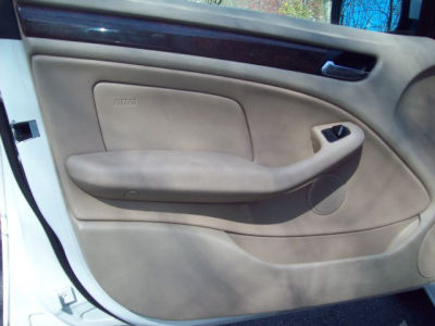 2002 BMW 325  xi