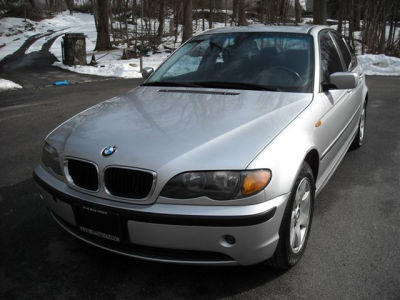 2004 BMW 325  xi